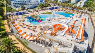 Tierra llave inglesa basura Lista 2023 Hoteles con toboganes y parque acuático en Cádiz 